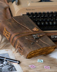Diario vintage rilegato in pelle con chiave