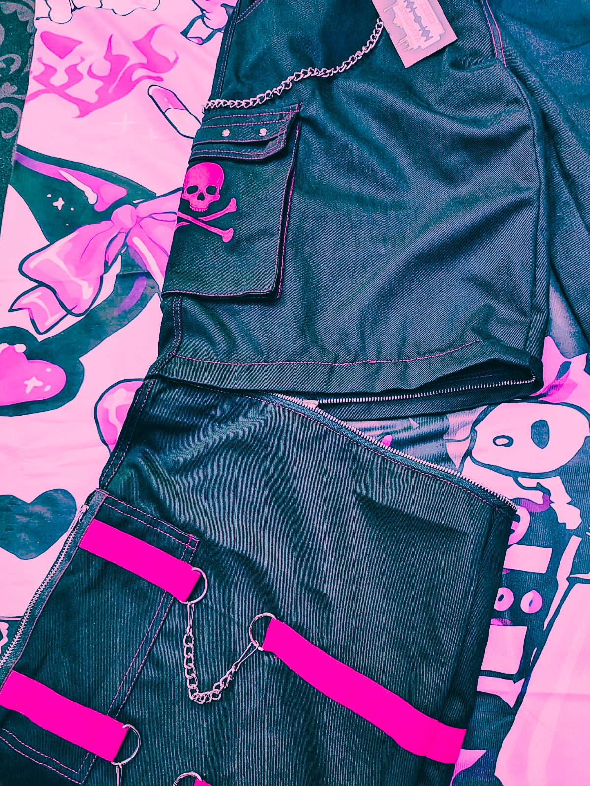 Pantaloni cargo cybergoth nero e rosa con teschio
