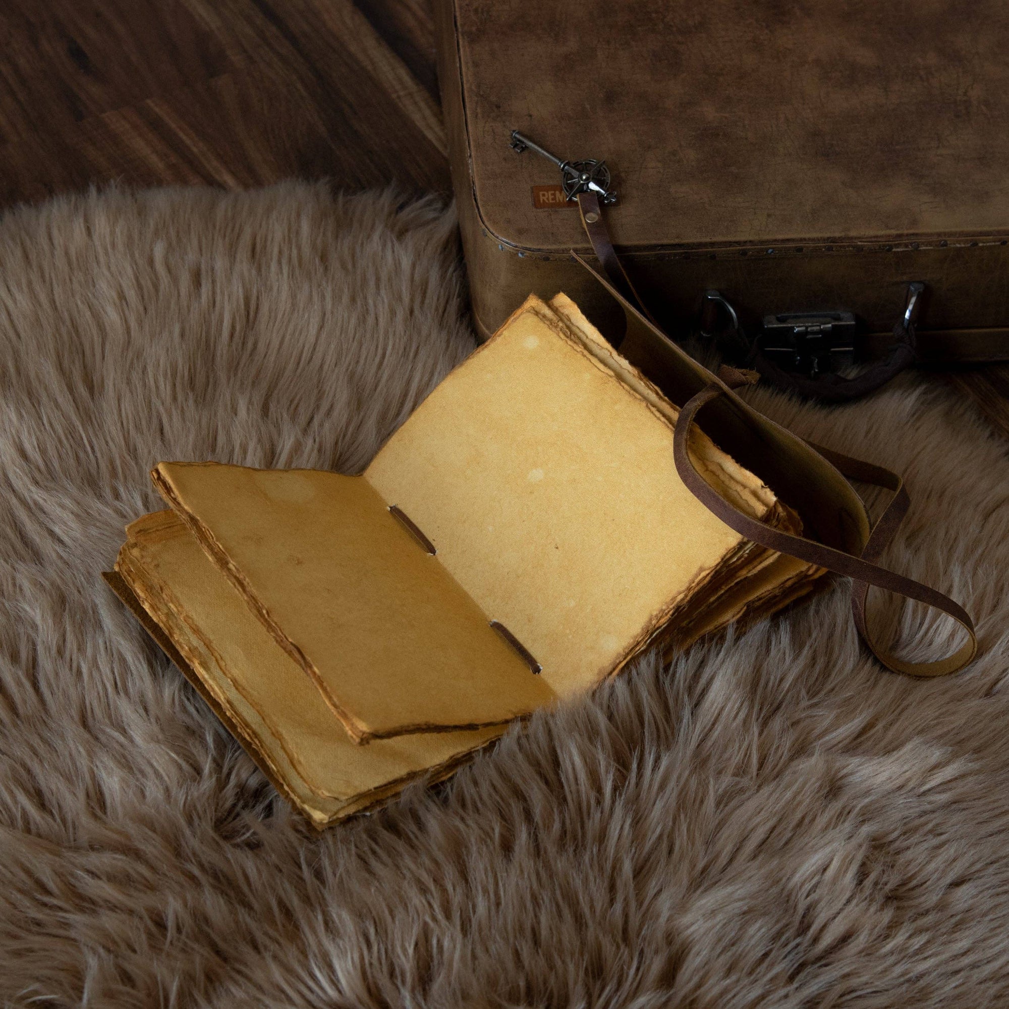 Diario vintage rilegato in pelle con chiave