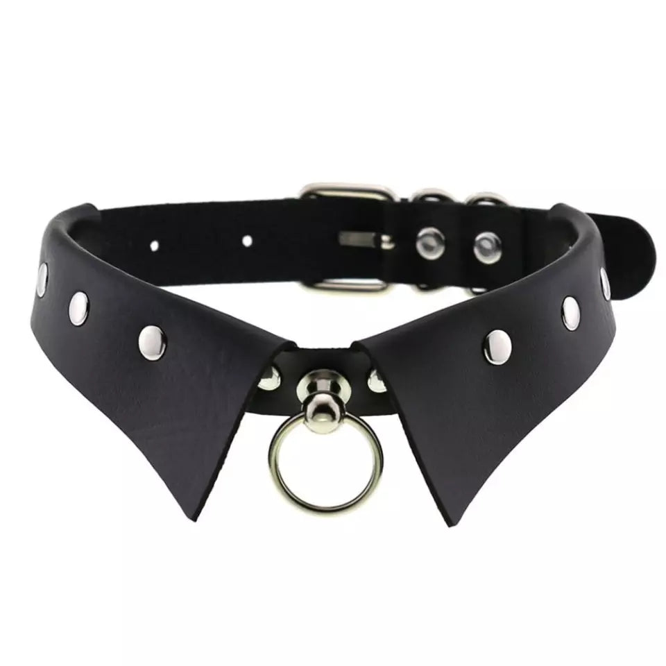 Choker con forma a colletto e ring vegan