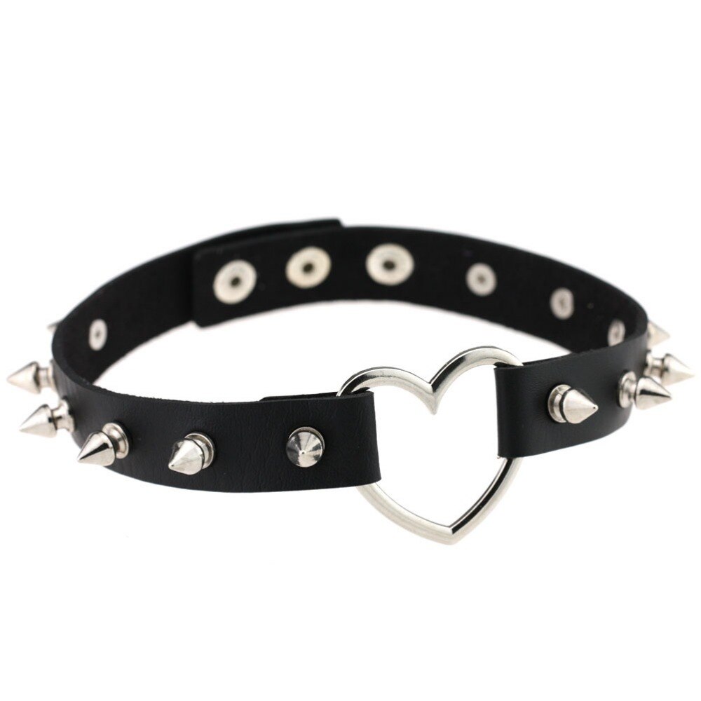 Choker cuore vegan borchie