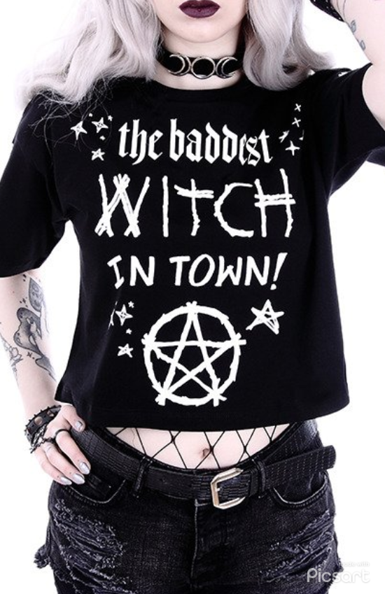 RESTYLE CROP TOP BADDEST WITCH