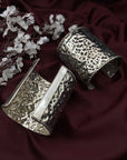 Quirky Fashions - Bracciali rigidi in argento martellato artigianale - Metallo ossidato
