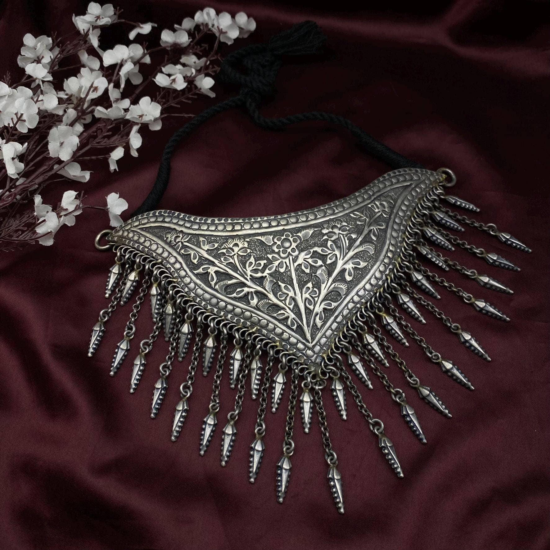 Quirky Fashions - Girocollo in Argento Ossidato: Stile Africano, Boho, Vintage, Tribale