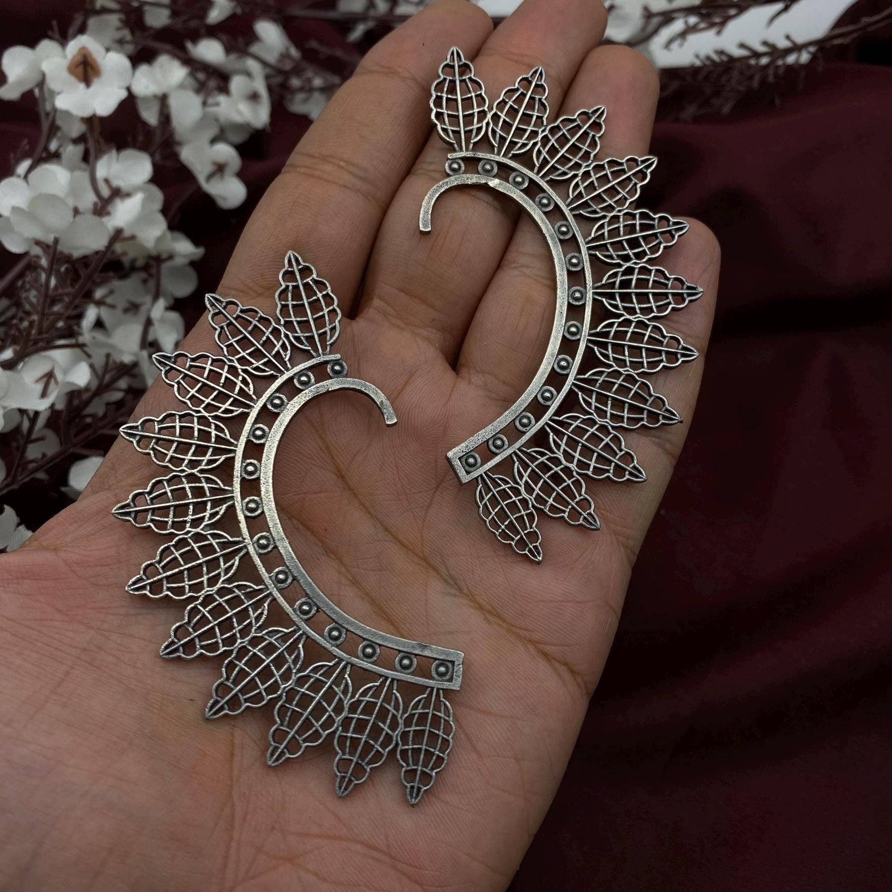 Quirky Fashions - Set di Orecchini a Foglia d'Argento Antico - Design Senza Piercing