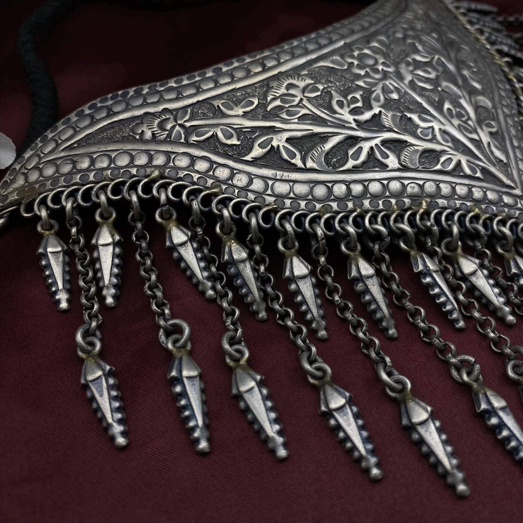 Quirky Fashions - Girocollo in Argento Ossidato: Stile Africano, Boho, Vintage, Tribale