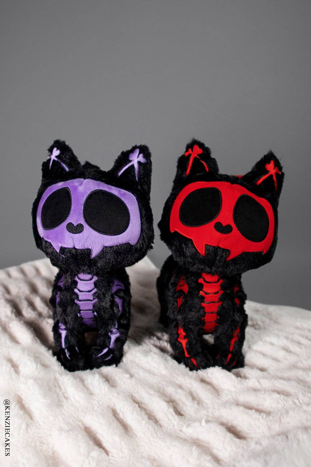 vampirefreaks - Skelekitty Peluche [Edizione Limitata Ossa Rosse]