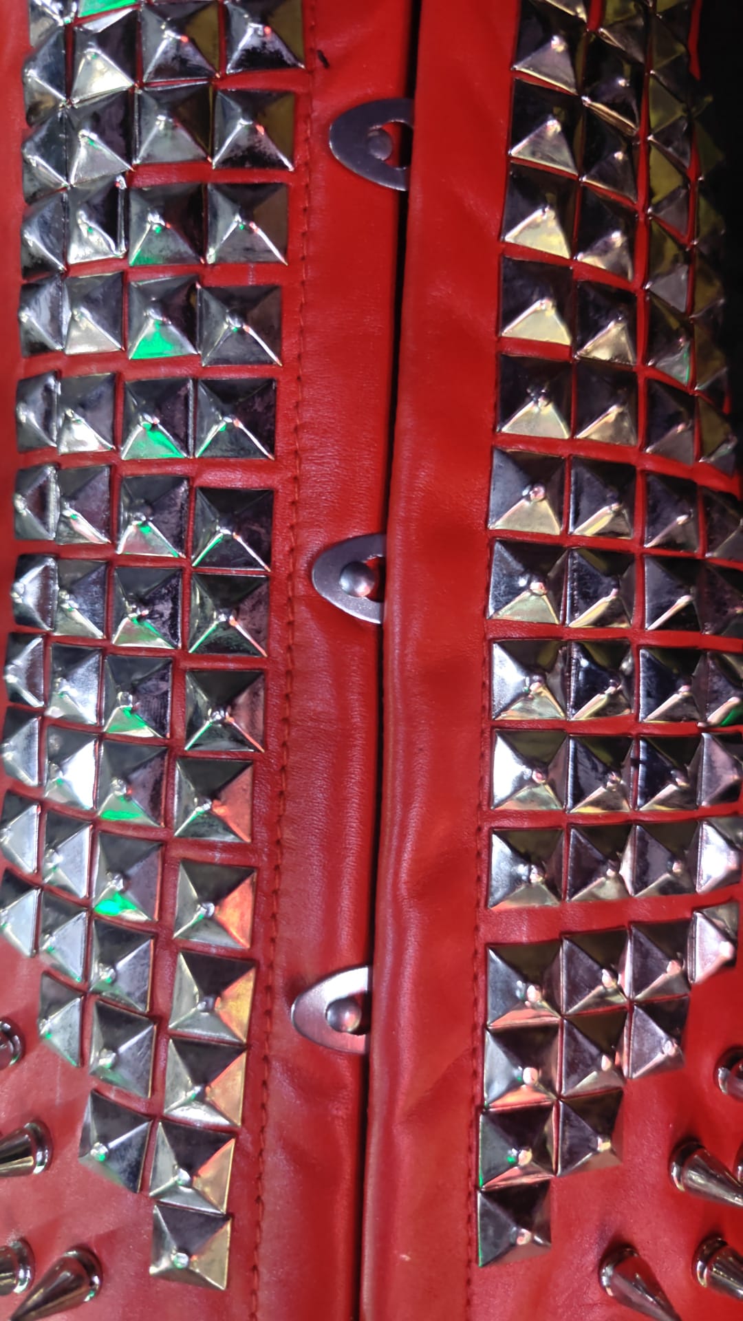 Corsetto underbust steccato in pelle e borchie Rosso (Sartoriale)